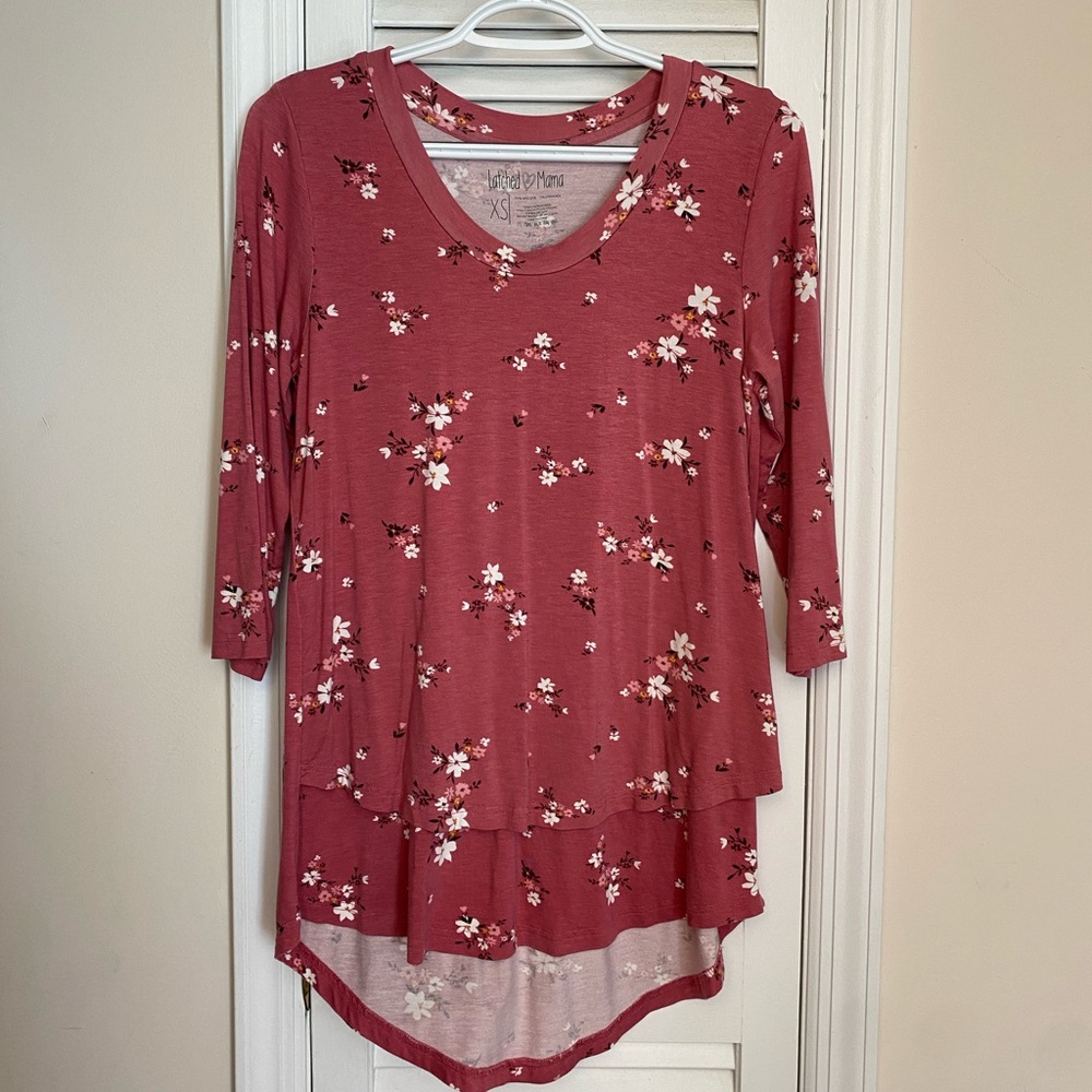 Latched Mama 3/4 sleeve scoop neck nursing top. Size XS.